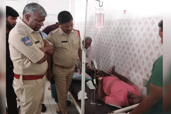 Six fall sick after consuming toddy in Vemulawada