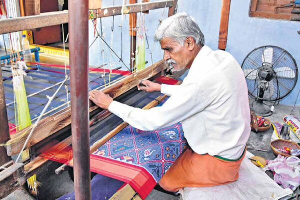 Telangana govt urged to continue welfare measures for weavers