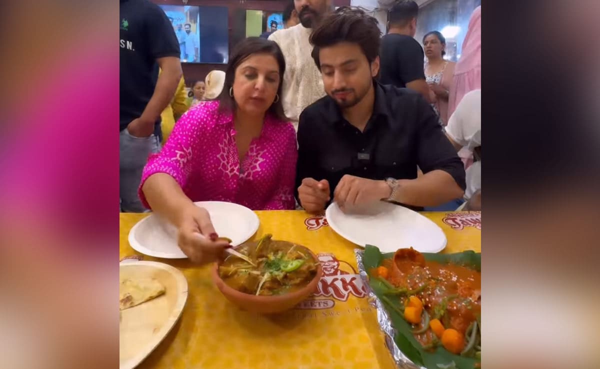 From Mutton Roll To Malpua, A Look At Farah Khan's Iftar Feast At Bhendi Bazaar In Mumbai