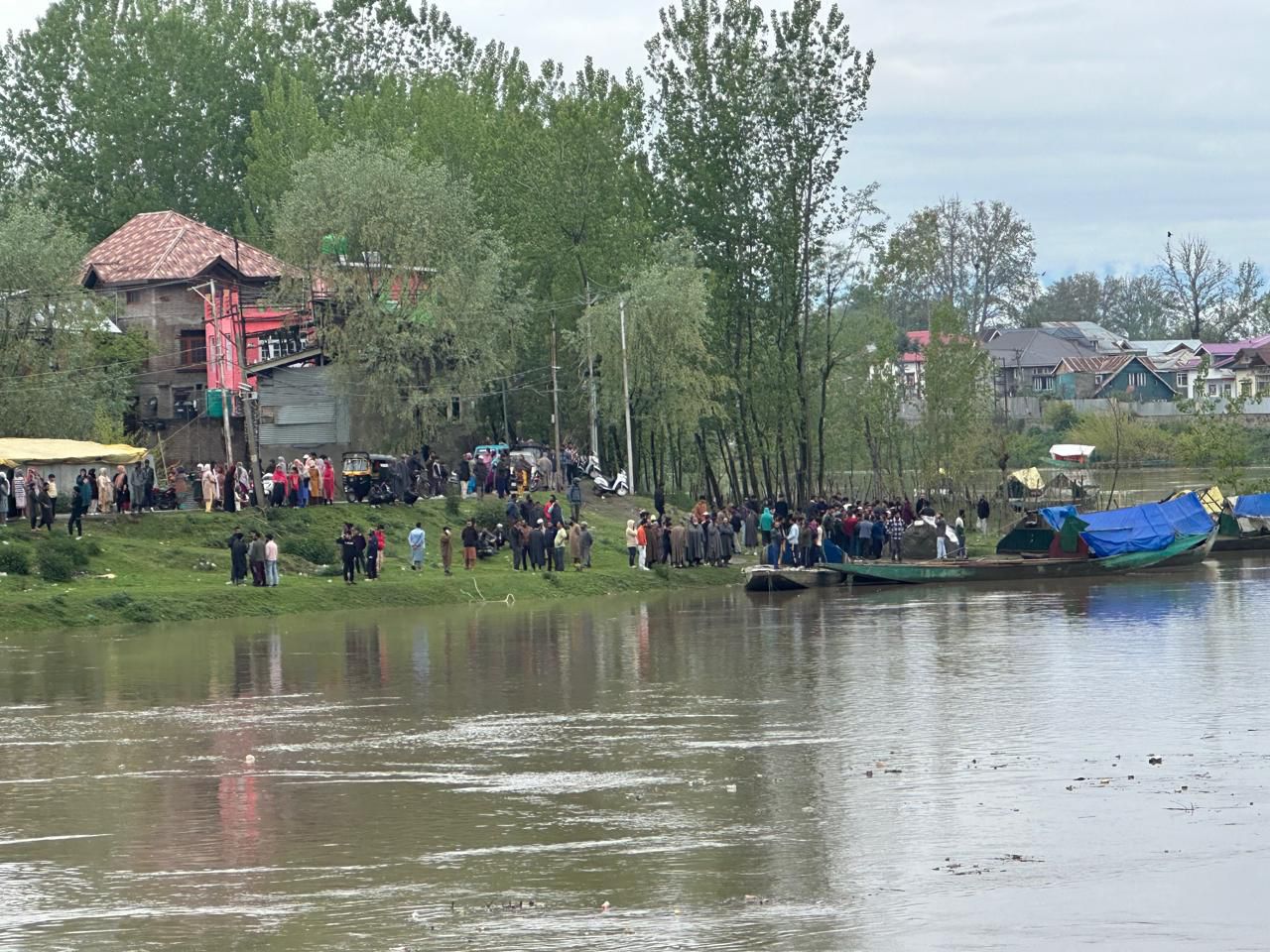 Several Missing After Boat Overturns In Srinagar, Rescue Ops Underway