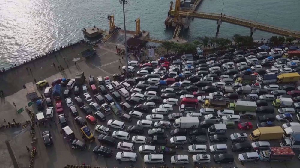 Millions of Indonesians brave mass traffic jams on journey home for Eid