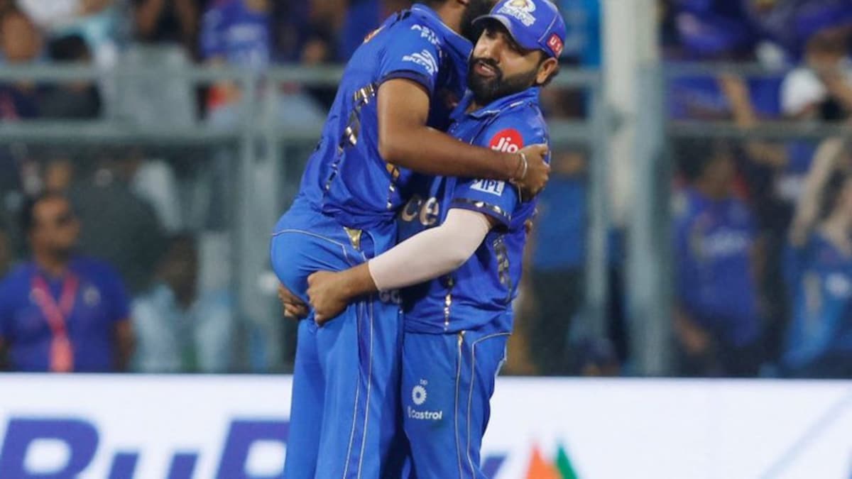 Watch: Bumrah's Heartwarming Moment With Rohit After 5-Wicket Haul Viral