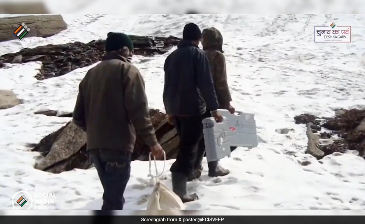 Poll Parties Of 1st Phase Airlifted To Snow-Bound Pockets In J&K's Kishtwar