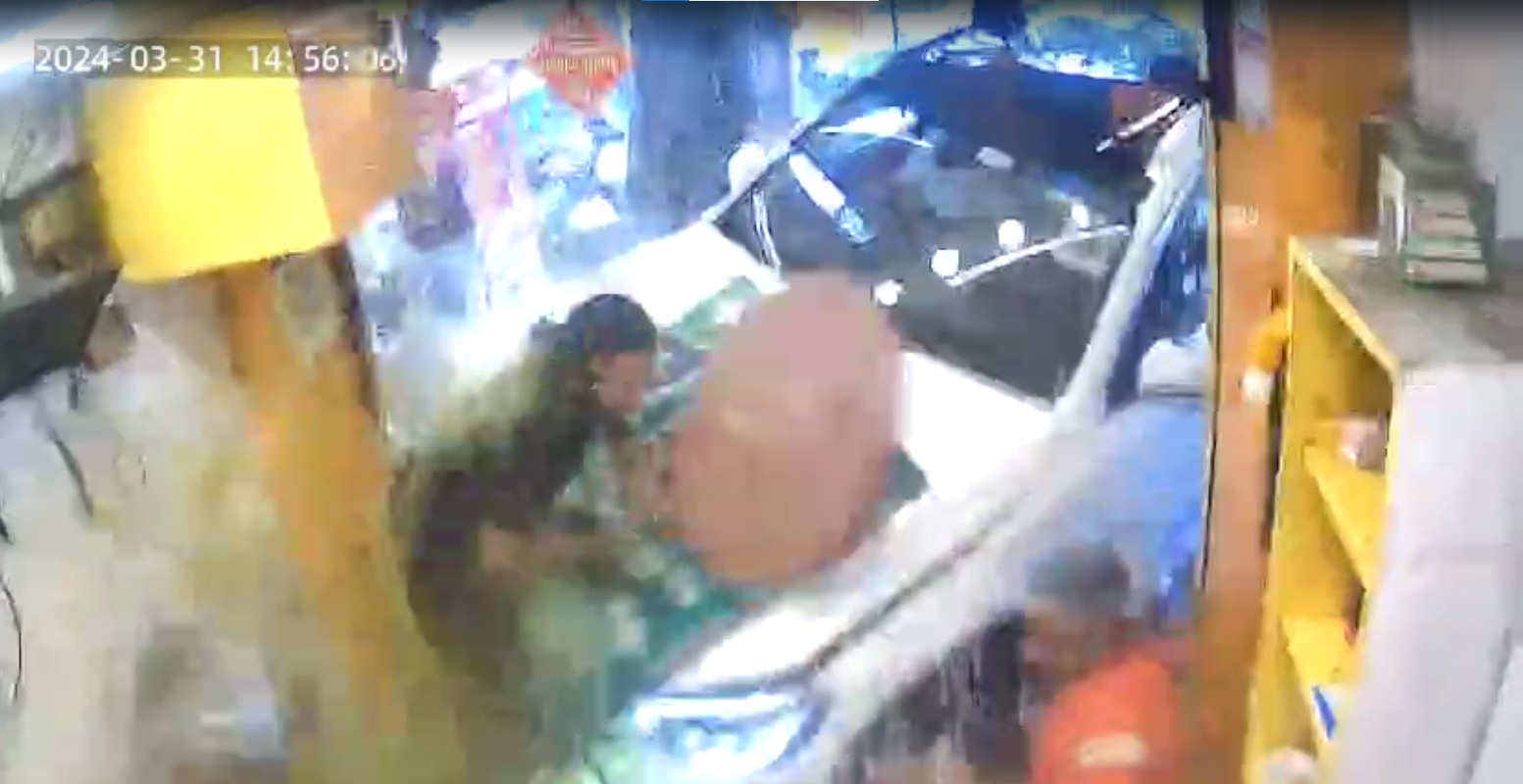 Video: Lawyer Drives Mercedes SUV Into Delhi Kachori Joint, 6 Injured