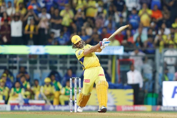 6,6,6 – Dhoni Turns Back The Clock With Explosive Batting vs Hardik. Watch