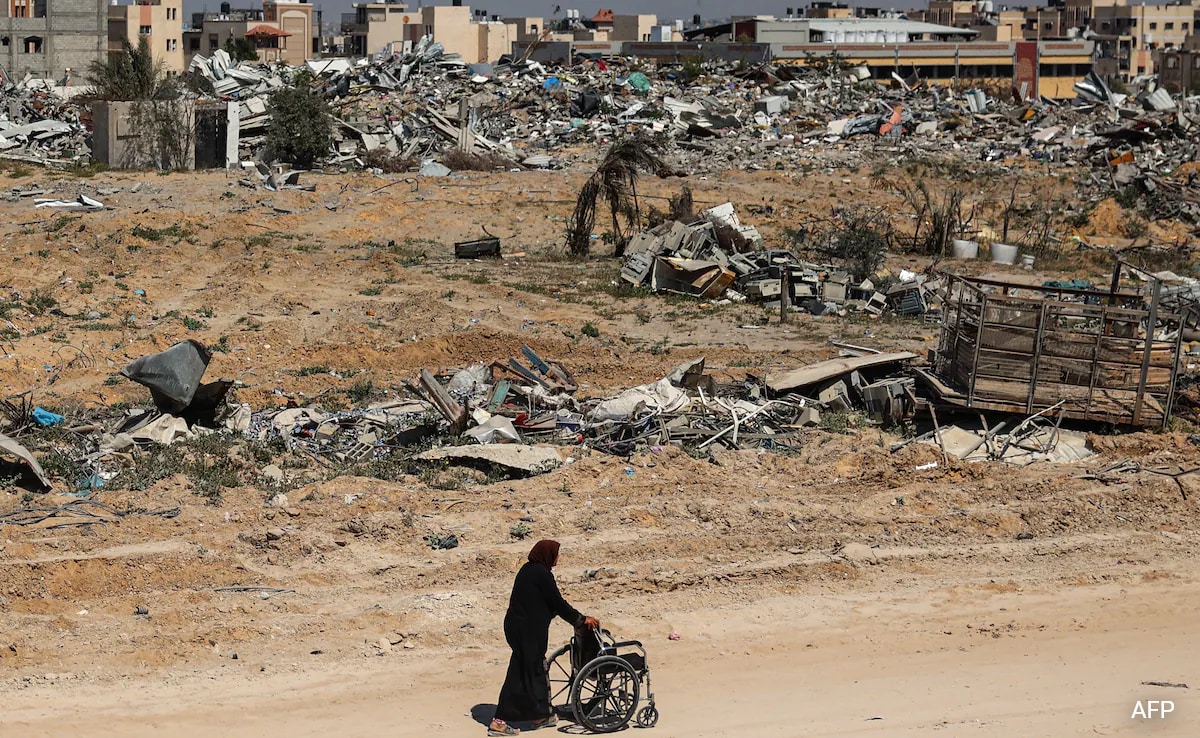 "Smells Like Death": Gazans Return To Khan Yunis As Israel Troops Pull Out
