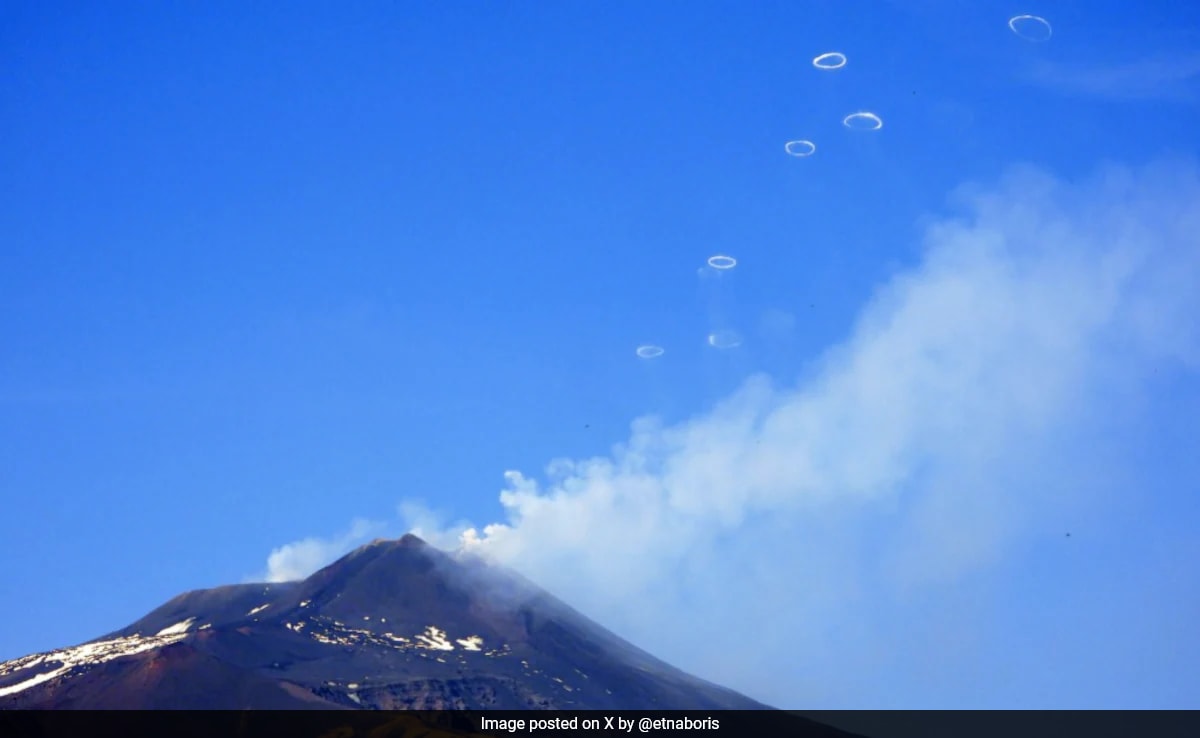 Europe's Largest Volcano Puffs Perfect Smoke Rings Into Sky