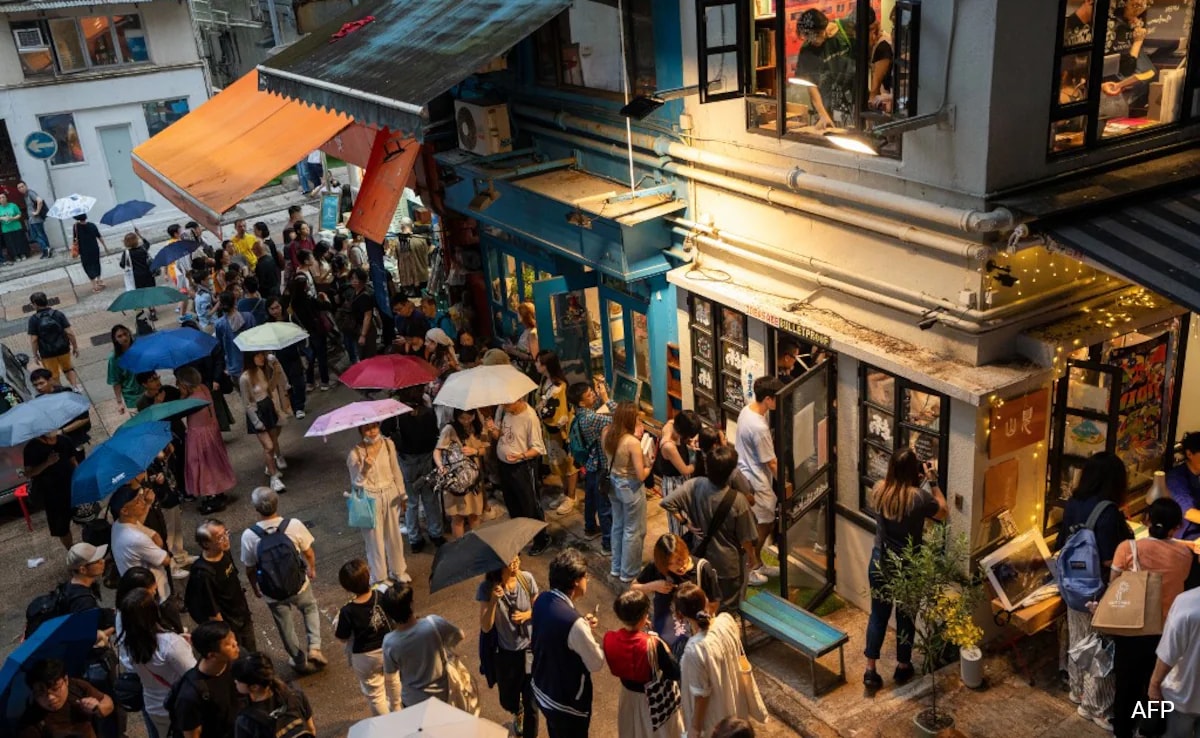 Hong Kong Book Lovers Mourn Store Closure After Constant Complaints