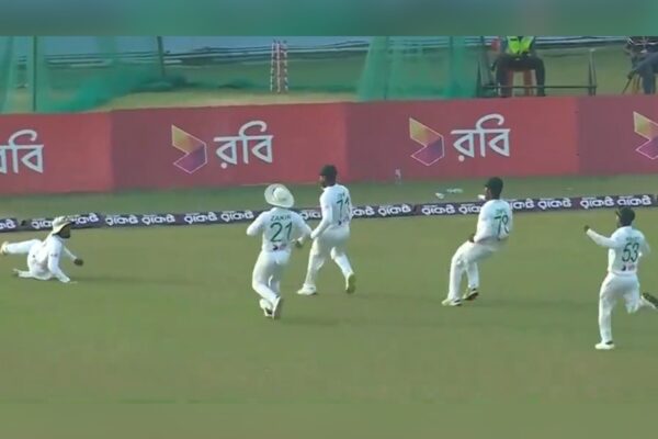 "Lagaan Ki Team": 5 Bangladesh Stars Run To Save Boundary, Trolled – Watch