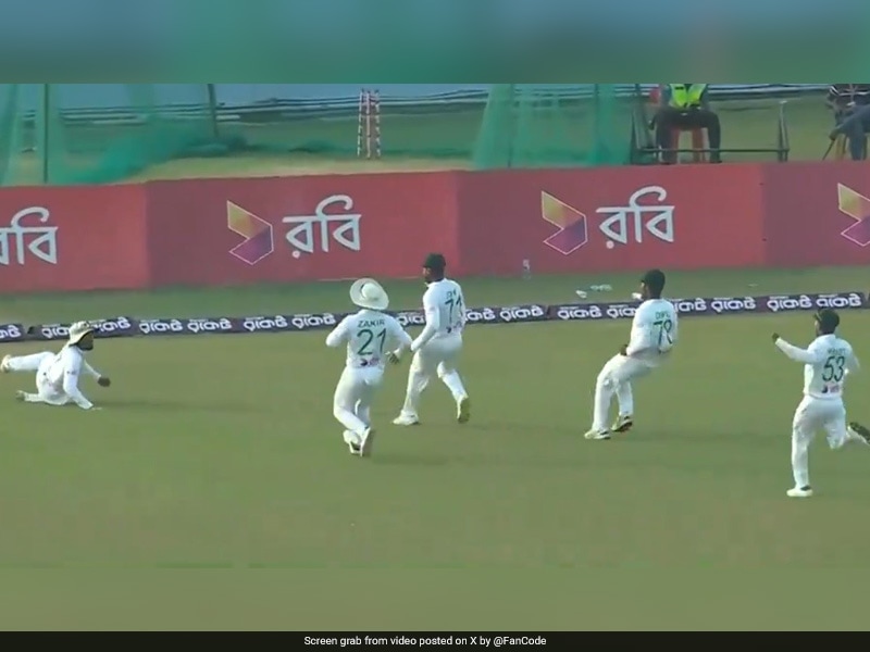 "Lagaan Ki Team": 5 Bangladesh Stars Run To Save Boundary, Trolled – Watch