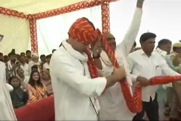 Watch: Sachin Pilot Ties 51-Metre Long Turban While Campaigning