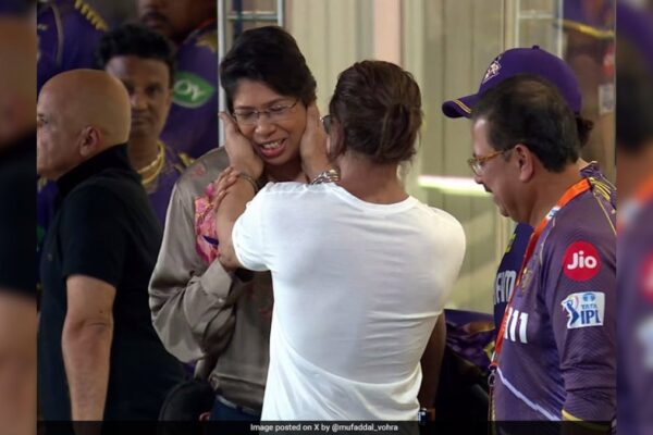 SRK Meets Jhulan Goswami During KKR vs RR IPL 2024 Game. Photo Goes Viral