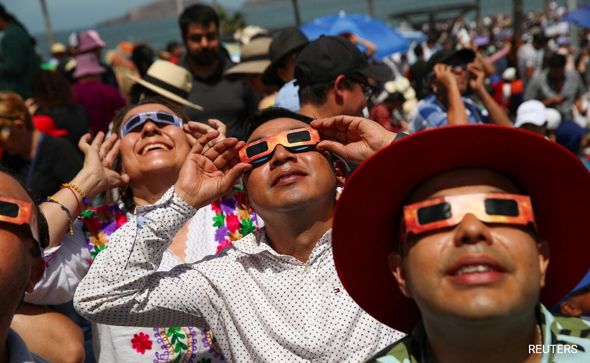 Google Searches About "Hurt Eyes" Spike In US After Solar Eclipse