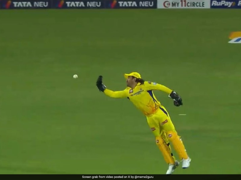 Watch: Chennai Shocked As MS Dhoni Drops Dangerous Andre Russell's Catch