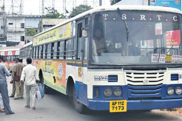 Hyderabad: Miscreants damage bus windshield with stones in Uppal