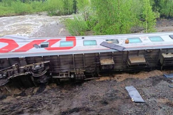 Train derailment in Russia injures 70