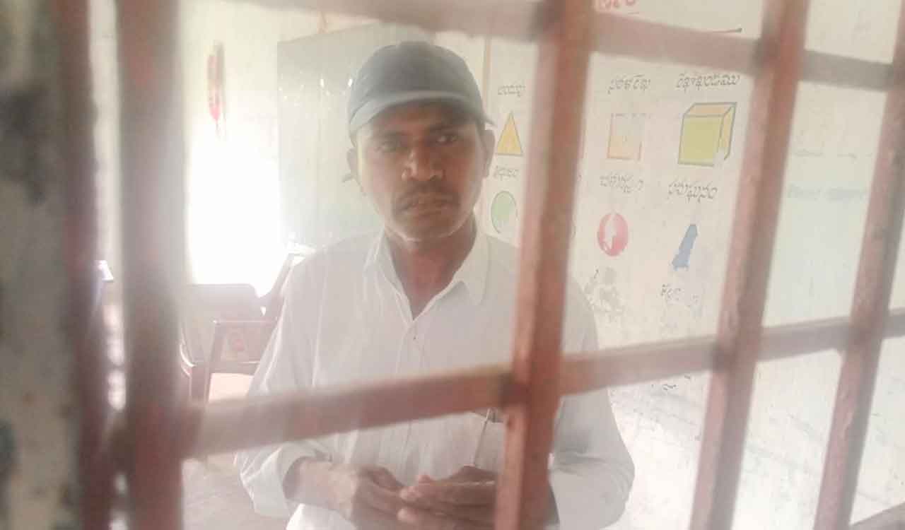 Telangana: Drunk govt teacher locked up in classroom in Kothagudem