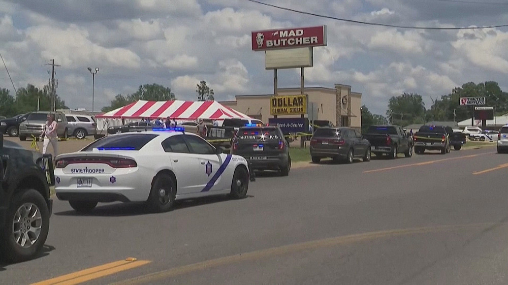 Three deaths, 10 injured in Arkansas grocery store shooting