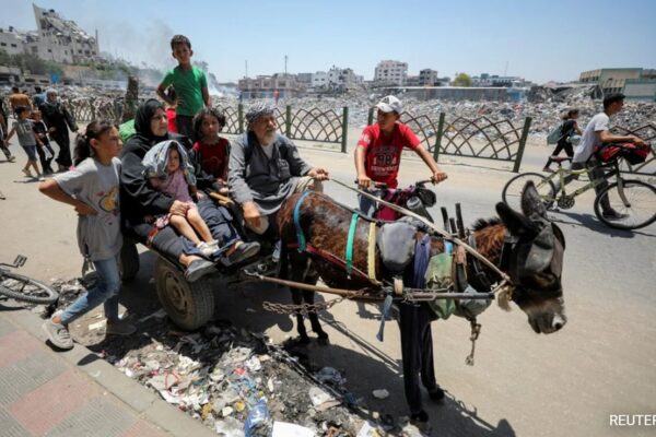 Israeli Troops Rush Into Gaza Neighbourhood, Order Palestinians To Go South