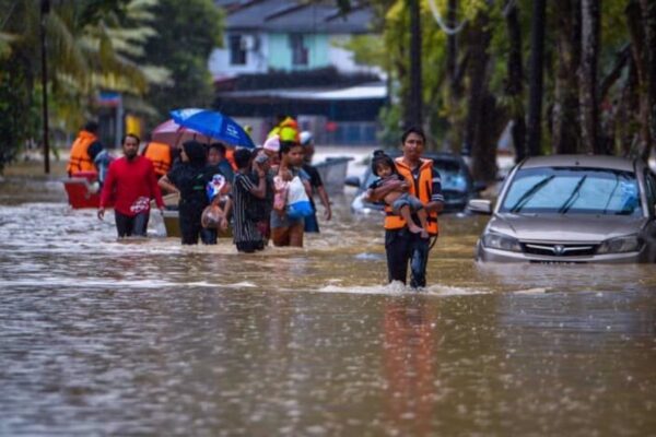 Floods kill 15 in India after heavy rains