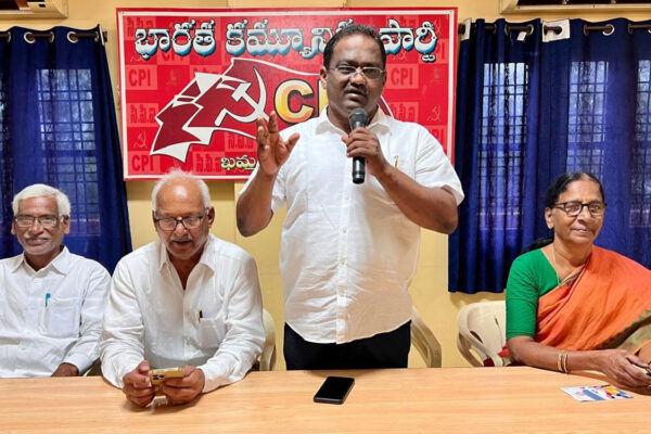 CPI demands compensation to families of dengue victims in Khammam