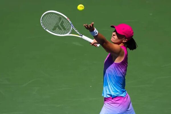 US Open: Swiatek saves three set points to defeat Rakhimova in first round