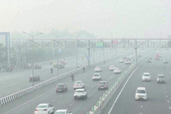 New Delhi chokes under toxic smog as air quality remains at hazardous levels