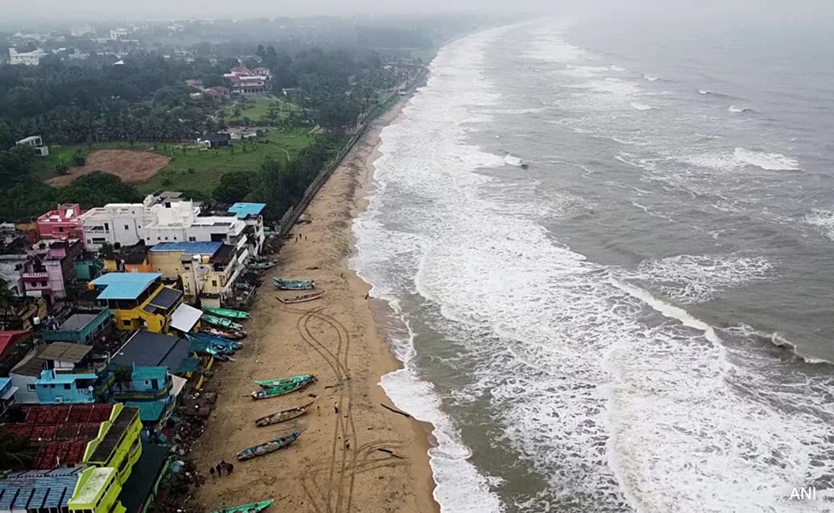 Cyclone Fengal LIVE: Chennai Waterlogged, Fewer Local Trains, Airport Shut