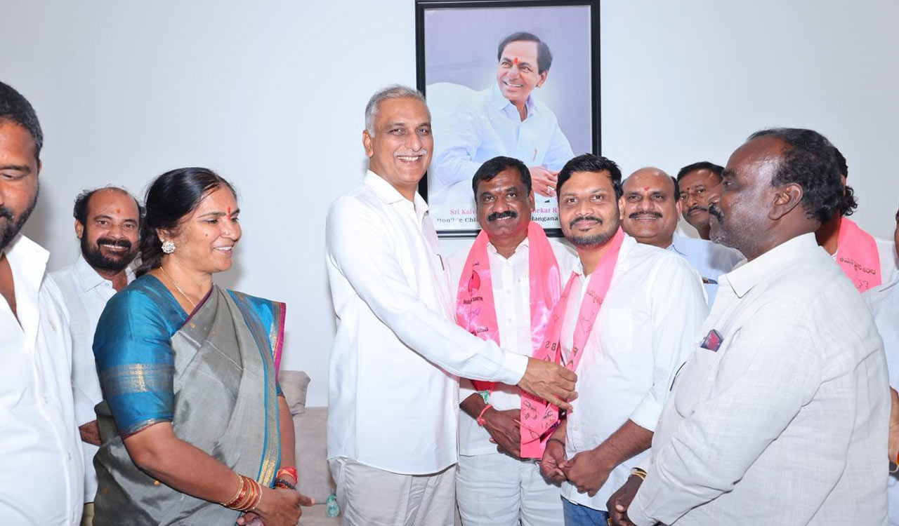 Senior Congress leader from Ramayampet joins BRS
