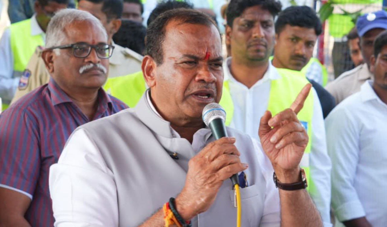 Komatireddy Venkat Reddy vows to shut corporate colleges if given education portfolio