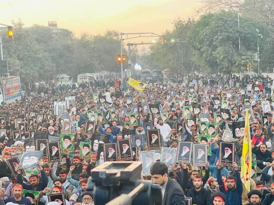 VIDEO: People in Pakistan declare support for Iran Leader