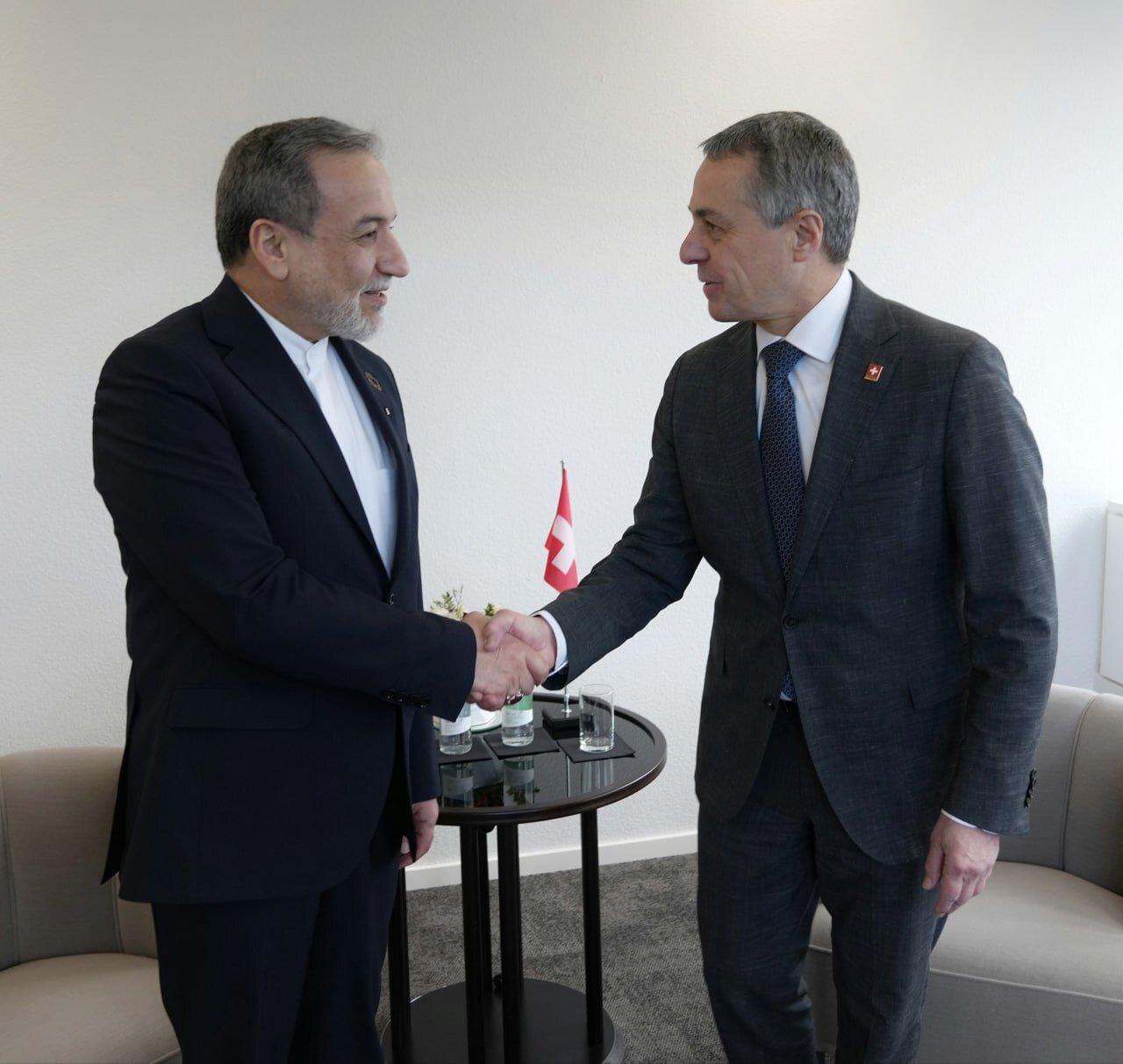 Iranian, Swiss top diplomats discuss nuclear negotiations