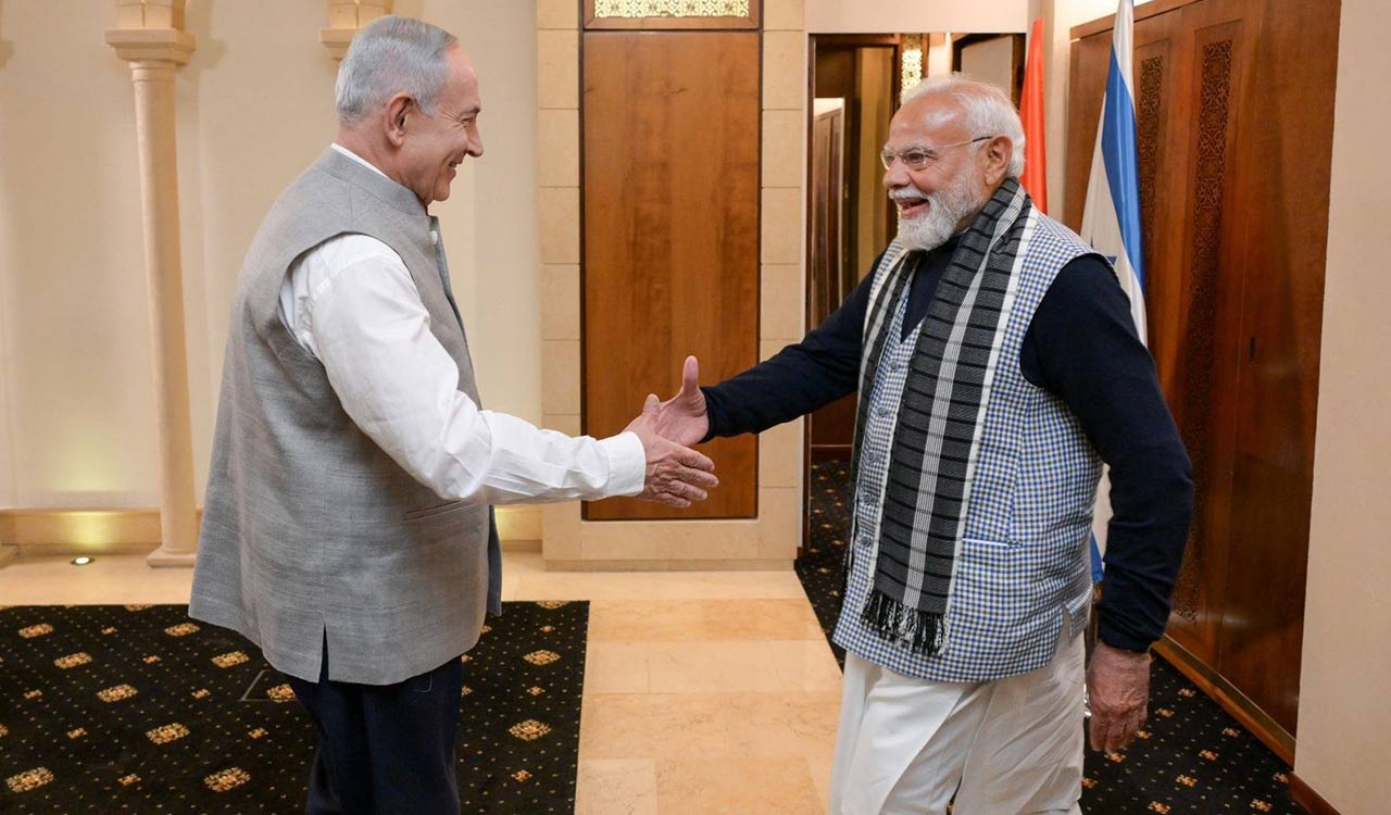 Truly splendid: PM Modi as Netanyahu welcomes him in traditional Indian attire