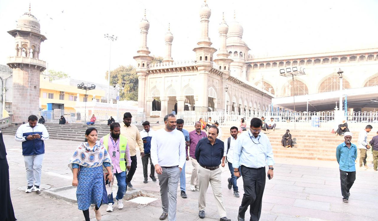 GHMC steps up sanitation near Charminar ahead of Ramzan
