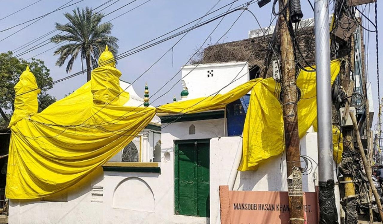 Mosques covered with tarpaulin sheets ahead of Juta Maar Holi in Shahjahanpur