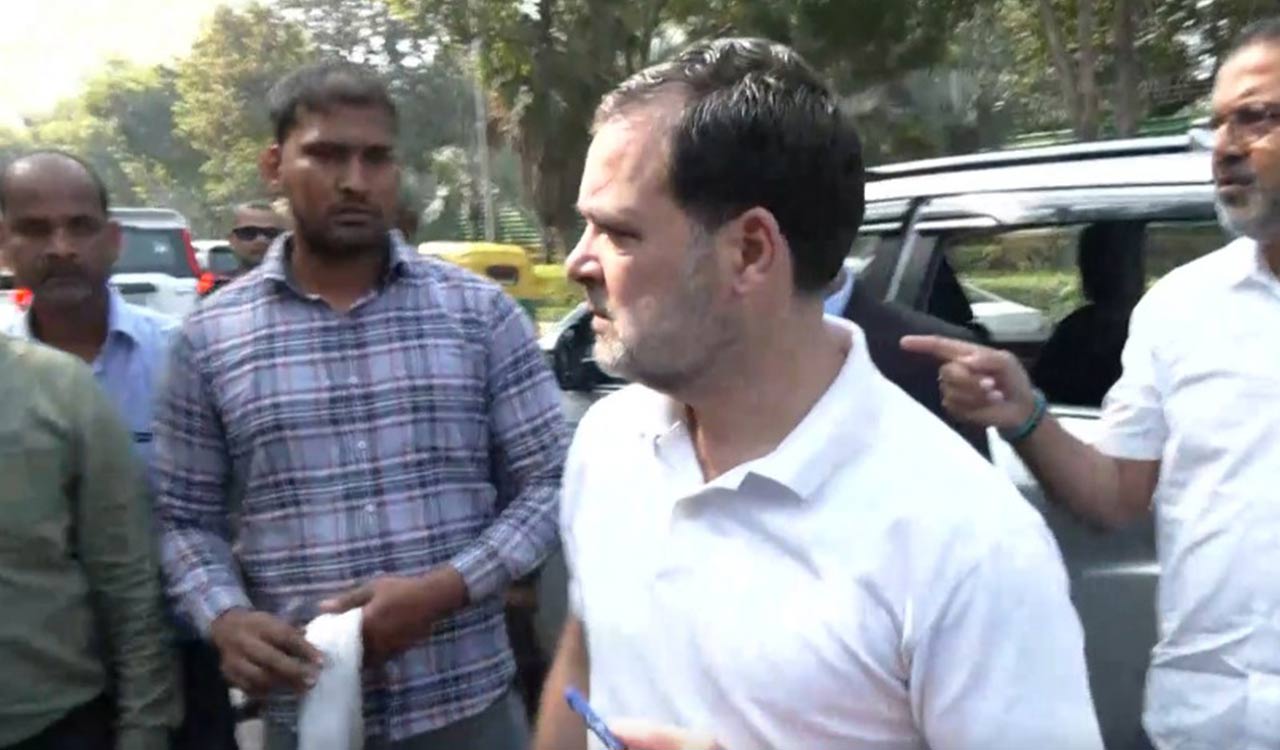 Rahul Gandhi stops convoy to check on injured autorickshaw driver while on way to Bhopal