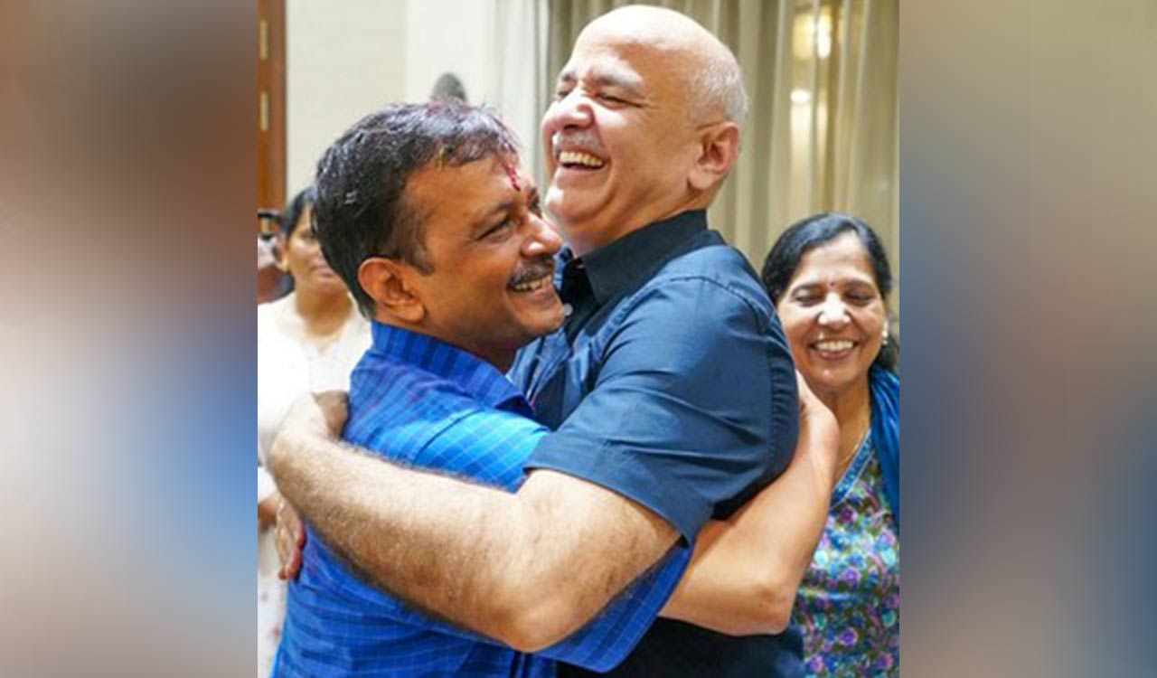 Oppn leaders hail relief for Kejriwal, Sisodia in Delhi excise policy case
