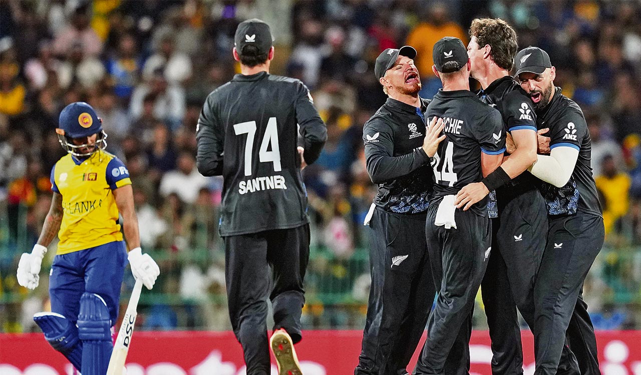 New Zealand crush Sri Lanka to enter semifinal race
