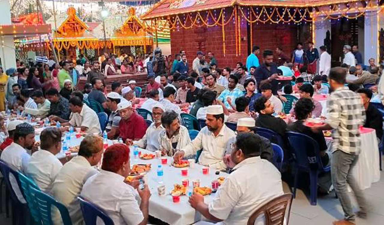 Temple hosts community Iftar on its courtyard in Kerala’s Kasaragod