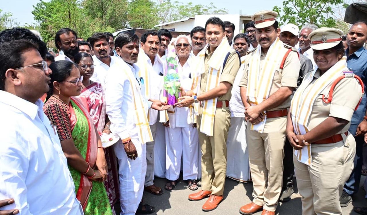 SP Akhil Mahajan advises villagers to go for CCTV surveillance