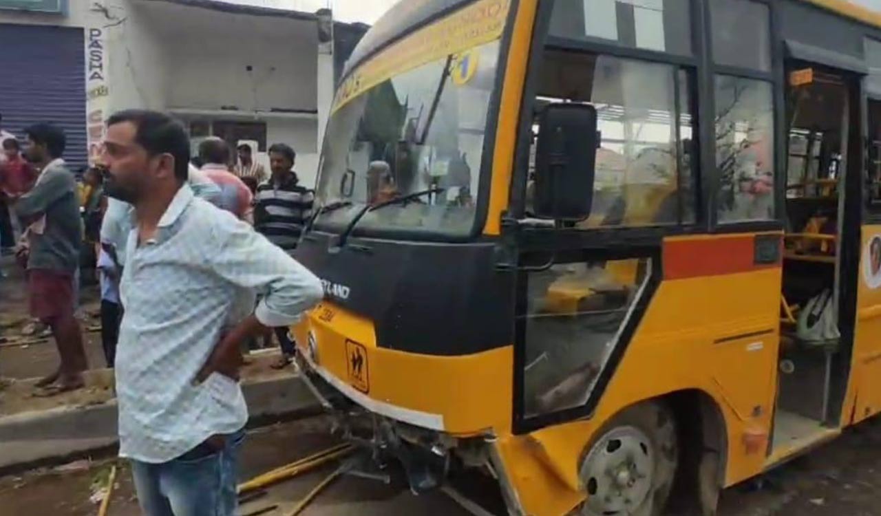 School bus accident on Rajiv Rahadari leaves students hurt in Telangana