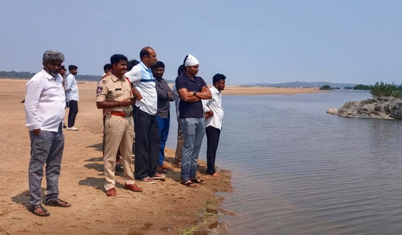 Five engineering students go missing in Godavari near Bhadrachalam