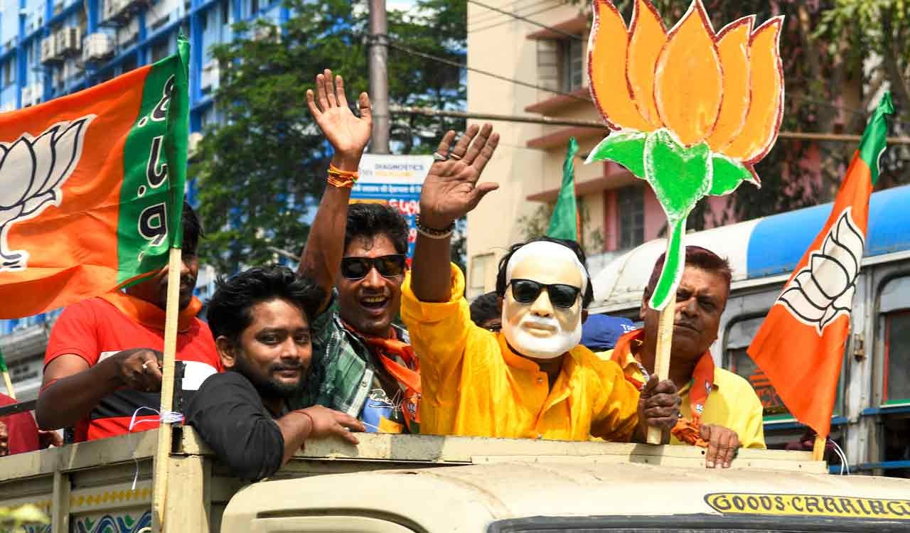 Clashes erupt between TMC, BJP workers in Kolkata ahead of PM’s rally; policeman, BJP leader injured