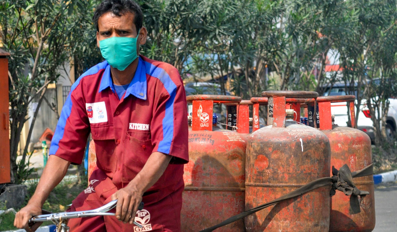 No shortage: Panic bookings delay LPG deliveries, say Hyderabad LPG Agencies