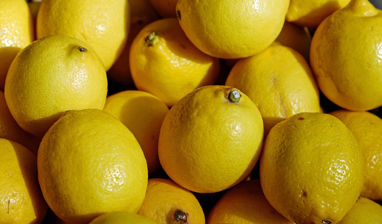 Lemons sold by kilogram in Mancherial amid price surge