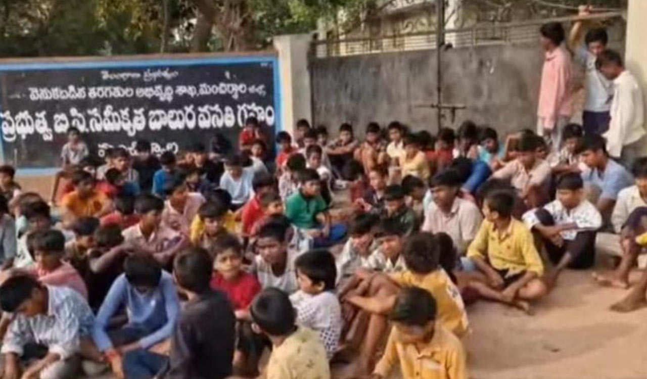 BC hostel students protest against insufficient food in Mancherial