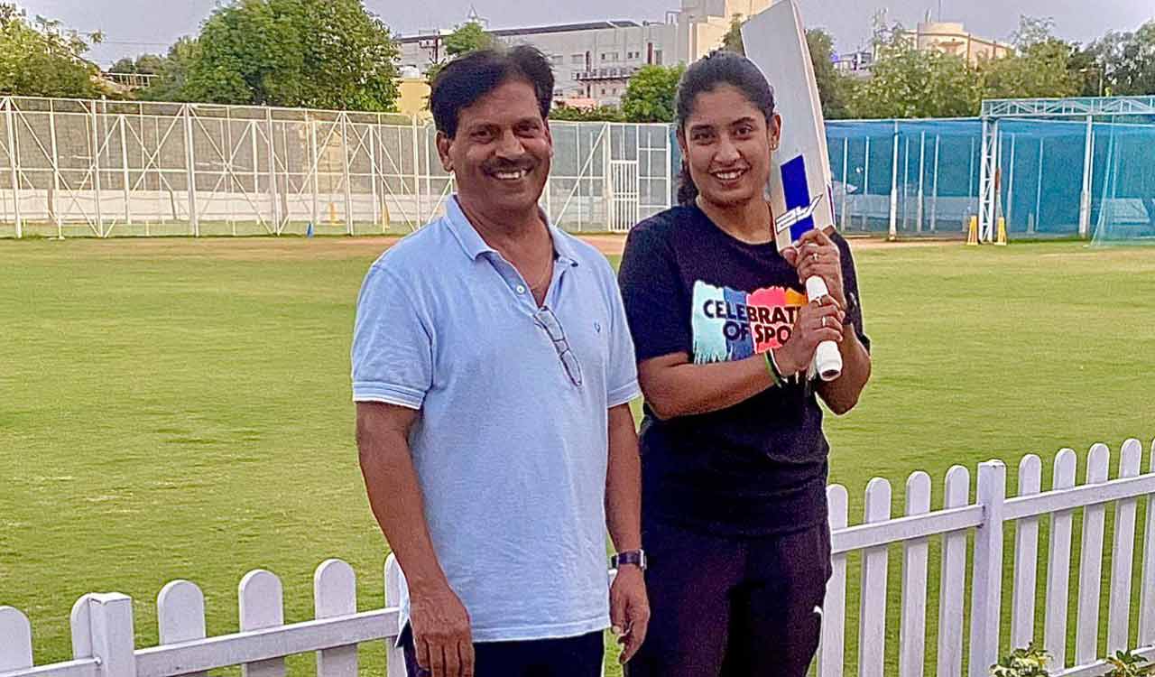 Murthy congratulates Mithali Raj on receiving BCCI Lifetime Achievement Award