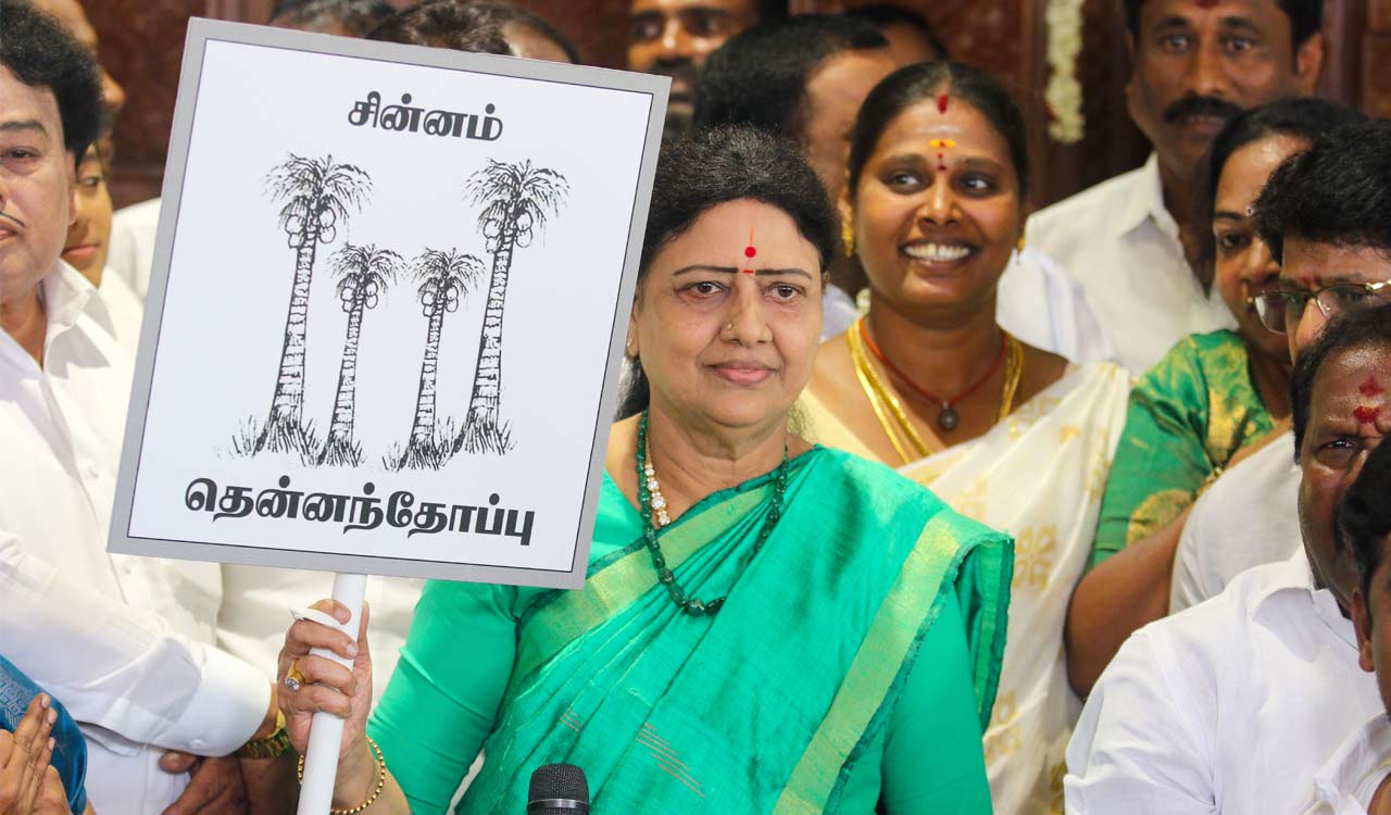 Sasikala names new party ‘All India Puratchi Thalaivar Makkal Munnetra Kazhagam’