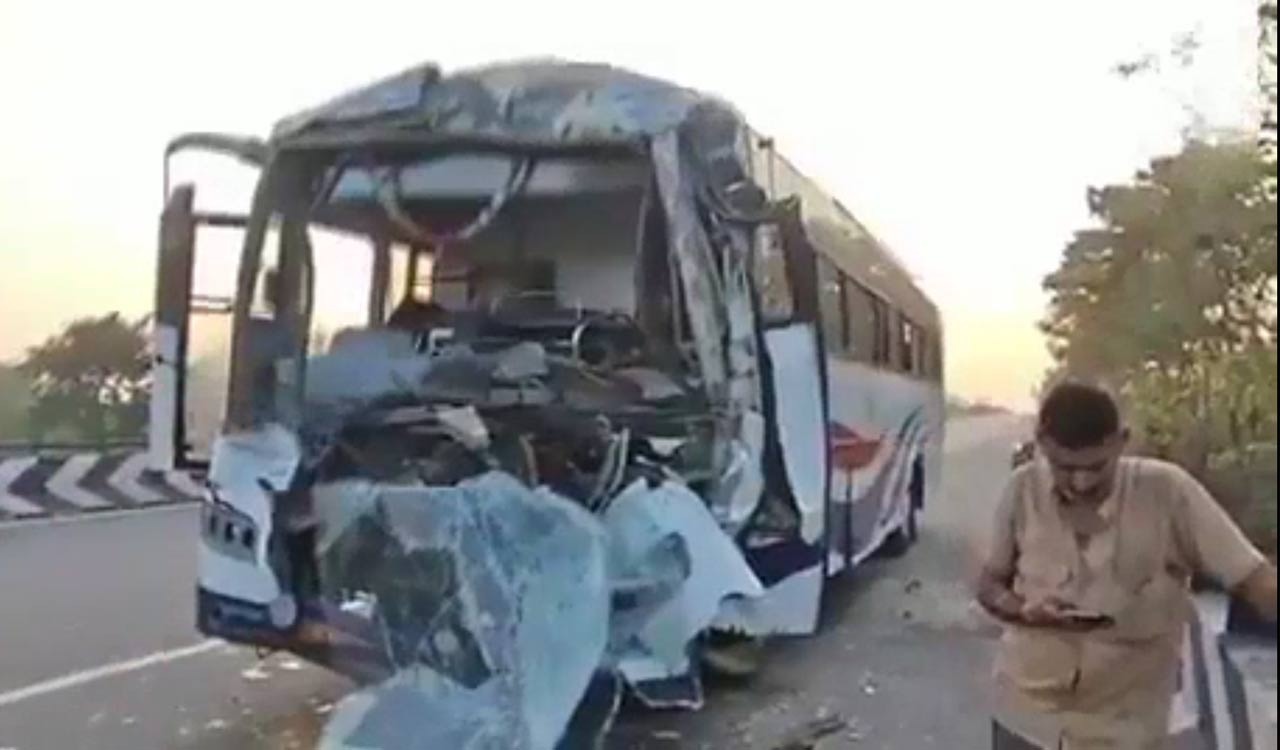 Ten injured as APSRTC bus rams stationary container in Nalgonda