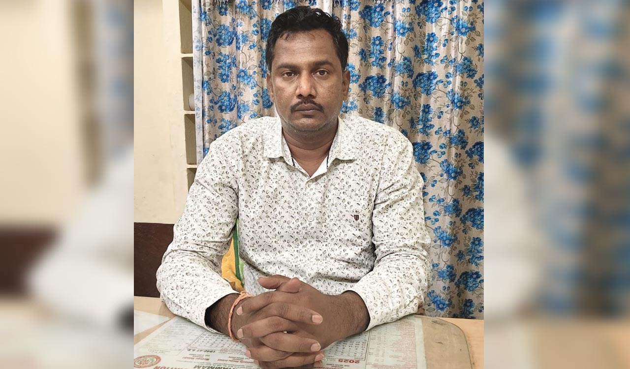 ACB arrests motor vehicle inspector in bribe case at Wyra in Khammam